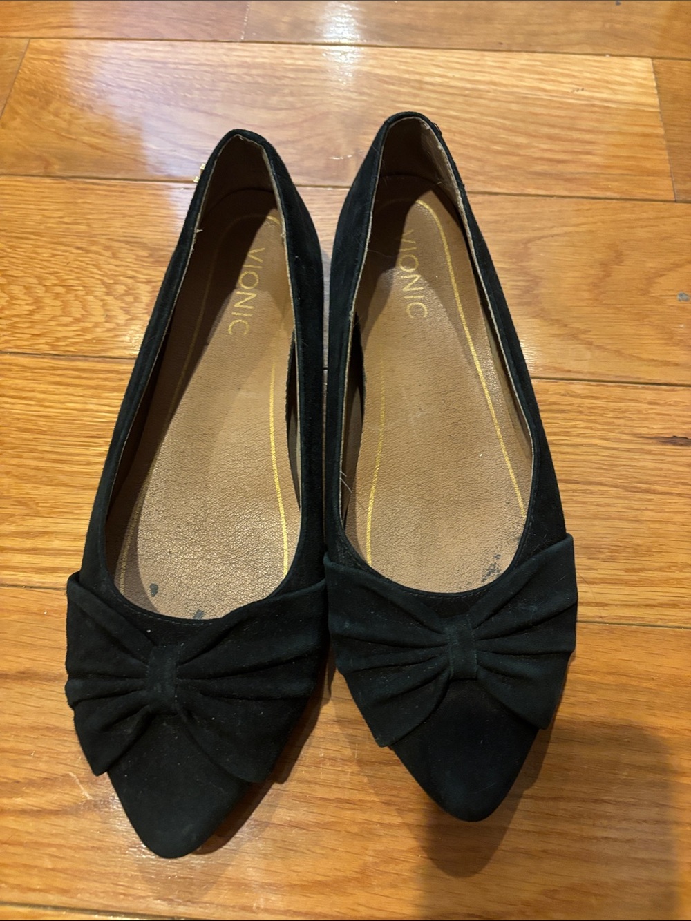 Vionic Black Suede Pointed-Toe Flats with Bow